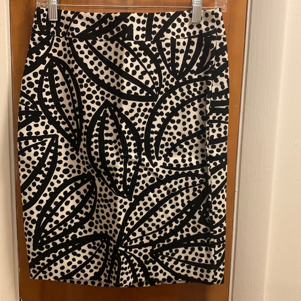 Ann Taylor factory size 0 pencil skirt, new with tags